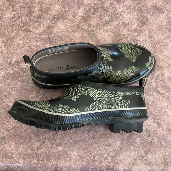 Wind River Rubber Shoes - Picture 3 of 6